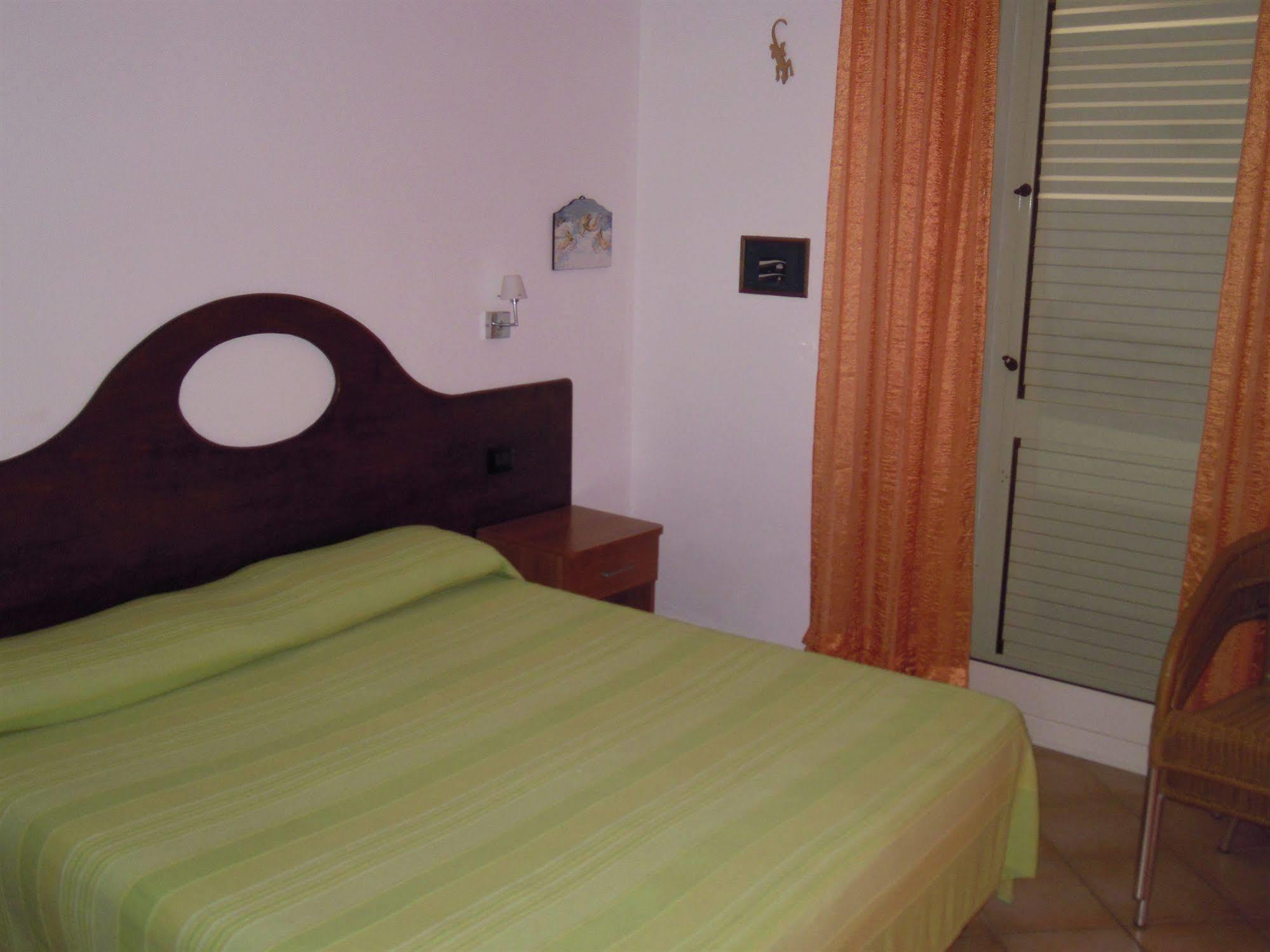 Hotel Vistamare Alliste Exterior foto
